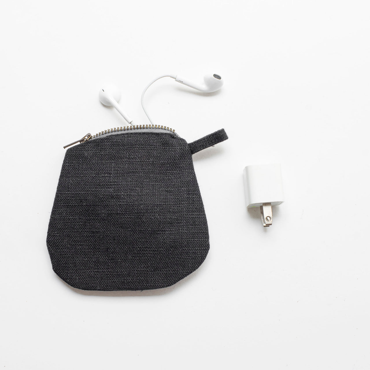 mini pouches (black linen)