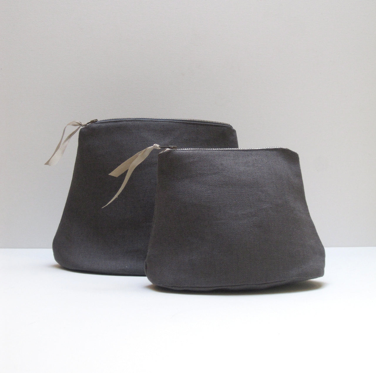 oval bottomed case - charcoal linen